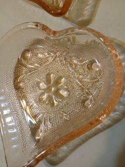 Vintage pink Indiana glass tiara heart-shaped trinket dish 3.5X3.5". No chips or cracks