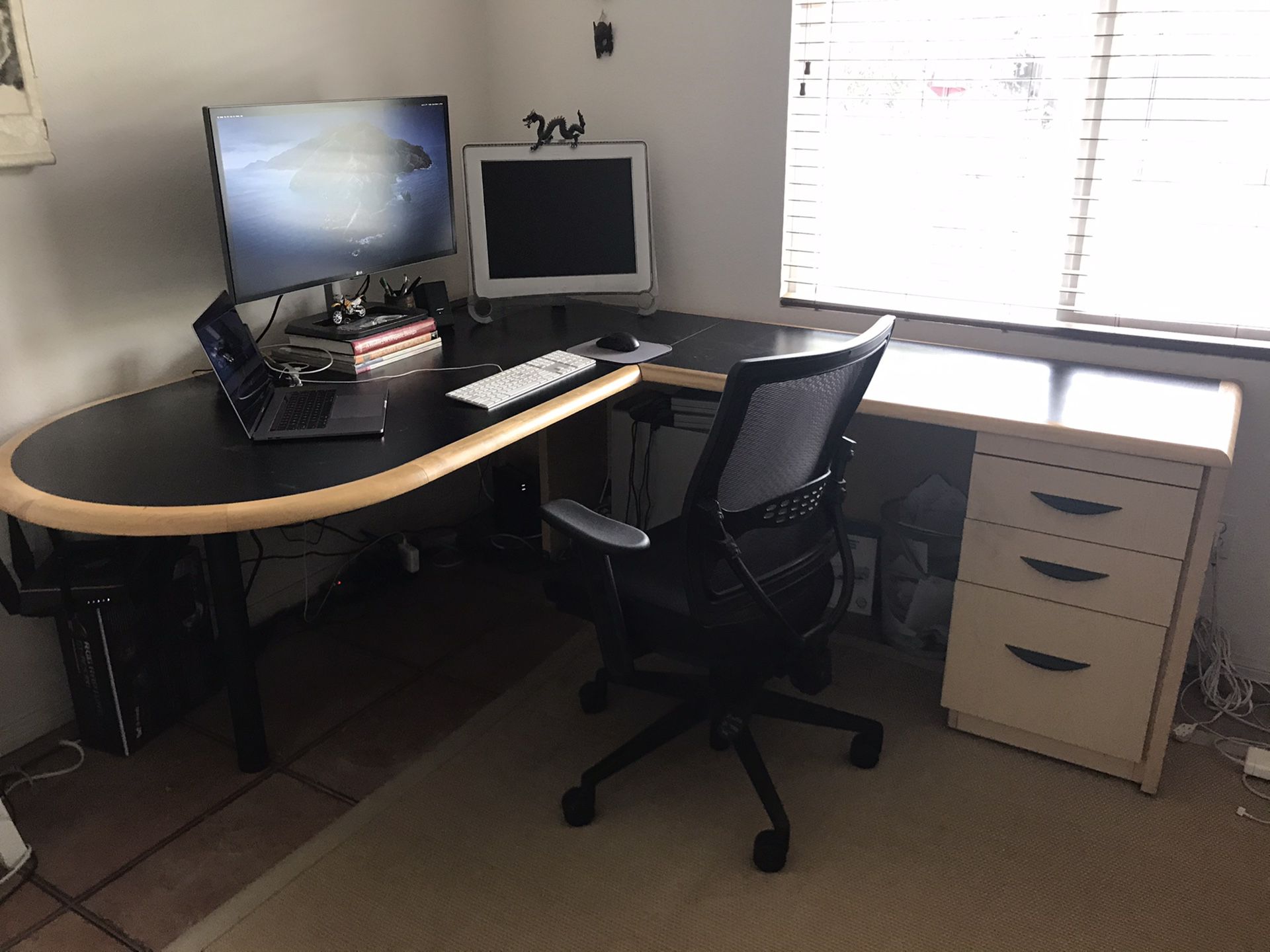 Matching Office desk, drawers, and bookshelf