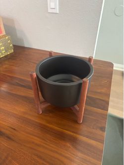 MODERNICA CASE STUDY CERAMIC POT