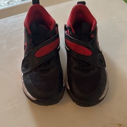 Nike Velcro Low-top Tennis Shoes