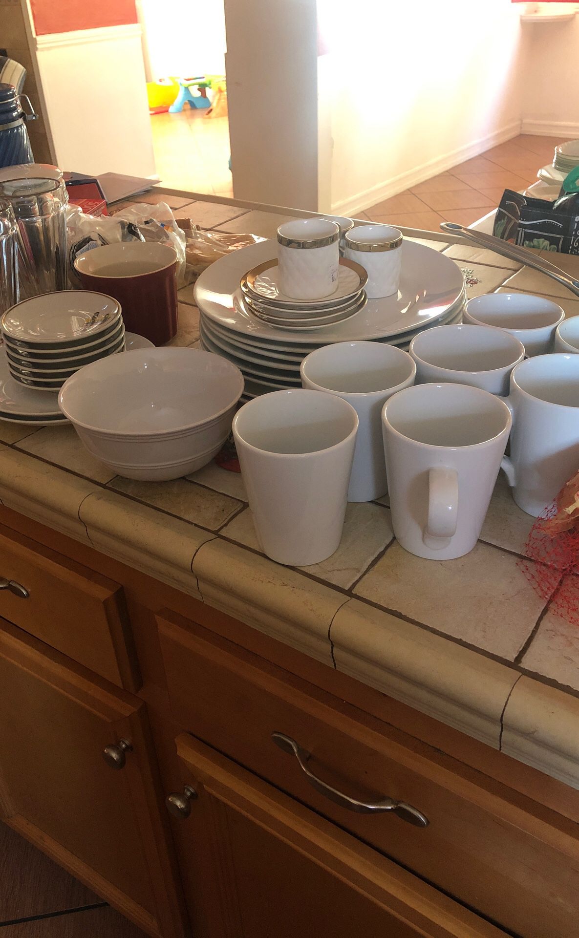 Plates,cups,wine glasses