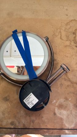 Retractable makeup  mirror