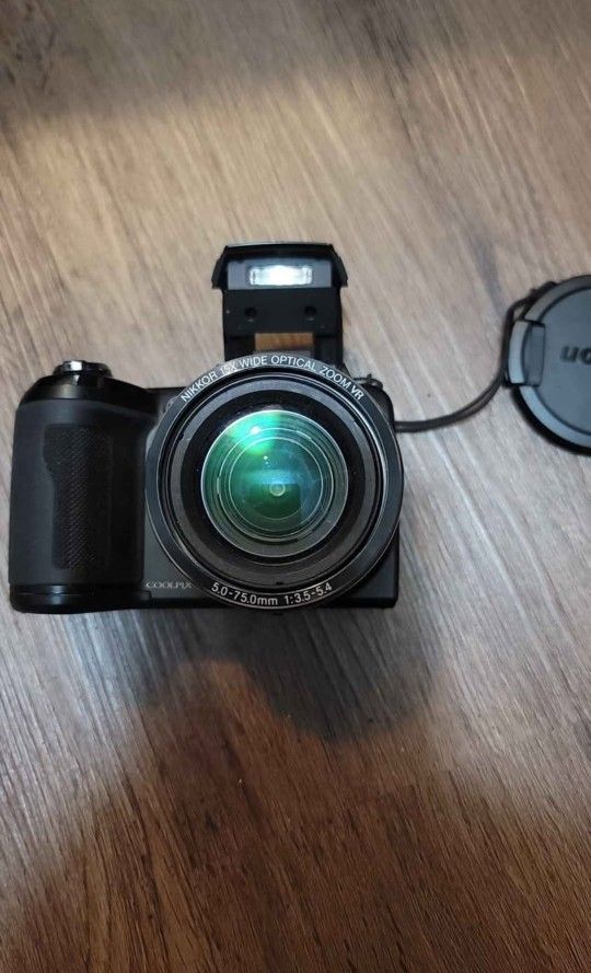 Nikon coolpix L110 15x wide optical zoom w/case