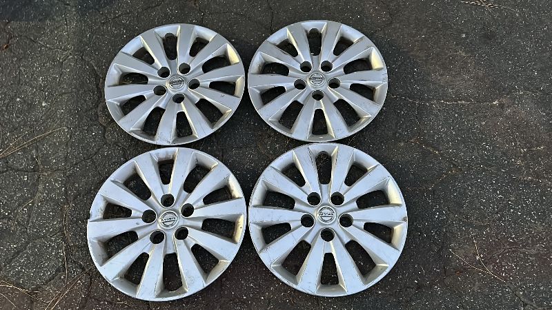Nissan 16 inch hubcaps for steel wheels-T06987