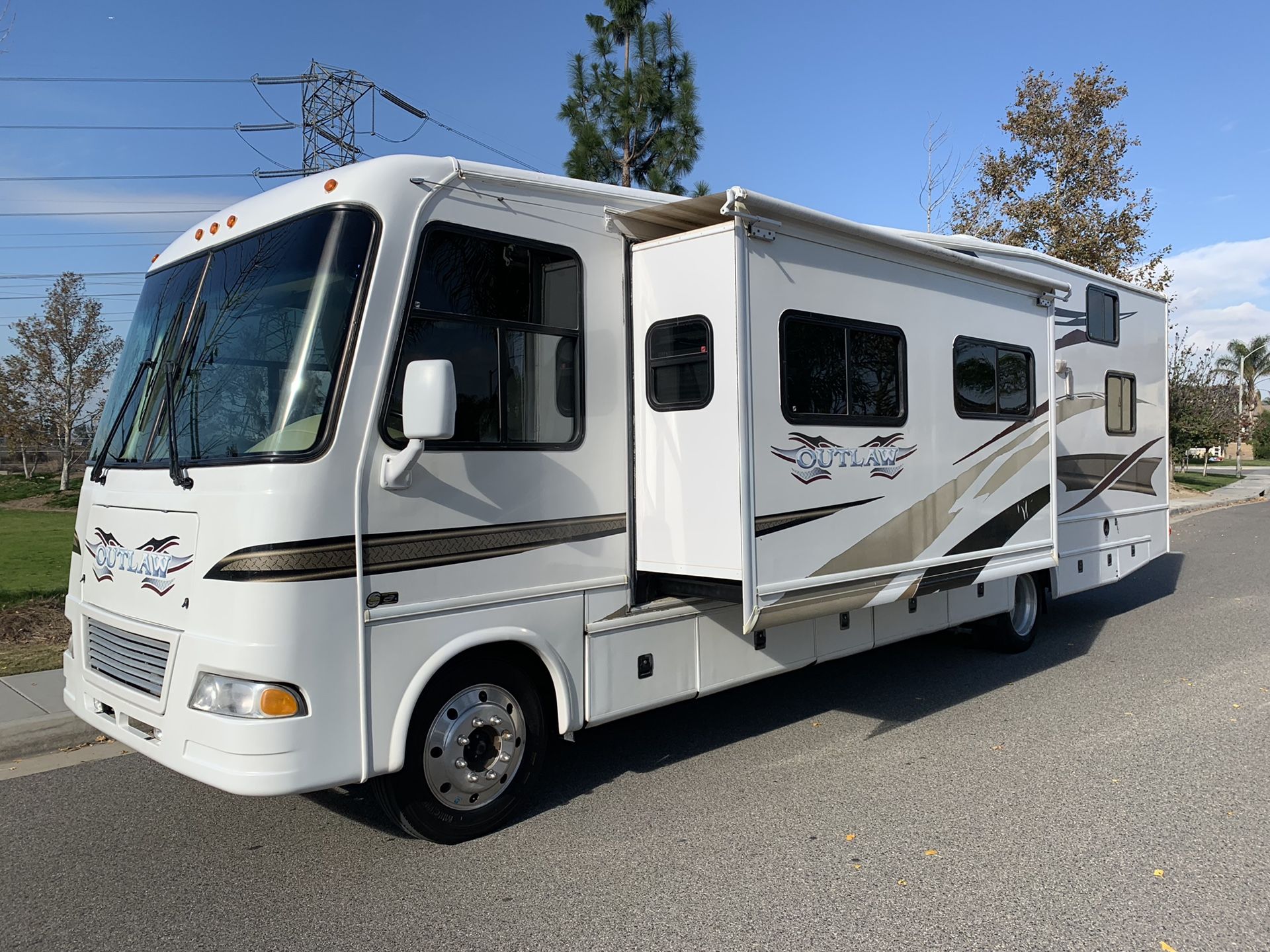 2007 Outlaw Toy Hauler Motorhome