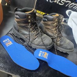 Wolverine boots size 9 Free