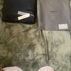 Men’s Large Essentials hoodie