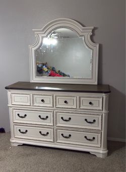 White Vintage 6 Drawer Dresser w/ Mirror