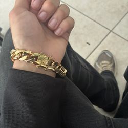 gold plated bracelet with 3 layers of 18k gold plating  