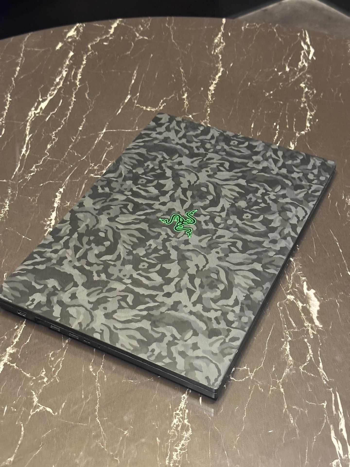 RAZER BLADE 18 w/ RTX 4090 4TB 64gb Ram