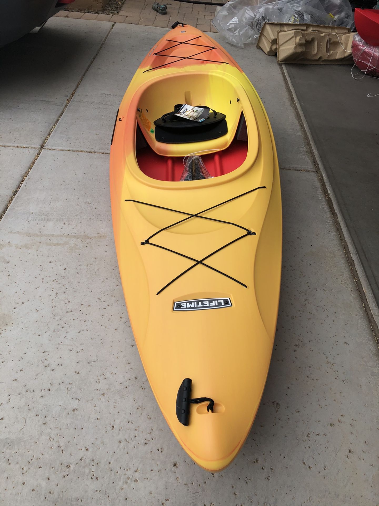 LIFETIME CHARGER 10 FOOT SIT IN KAYAK BRAND NEW