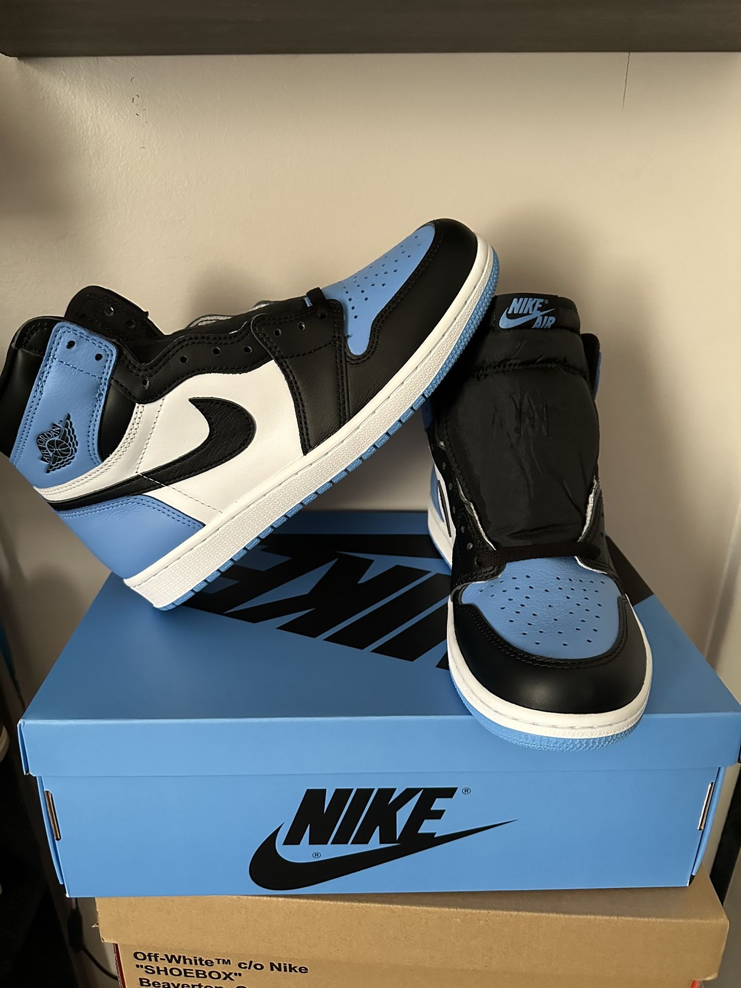 AIR JORDAN 1 RETRO HIGH OG D25485 400 UNIVERSITY BLUE/BLACK-WHITE BLEU CAROLINA/BLANC/NOIR