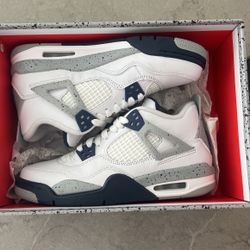 Midnight Navy Jordan 4 Retro