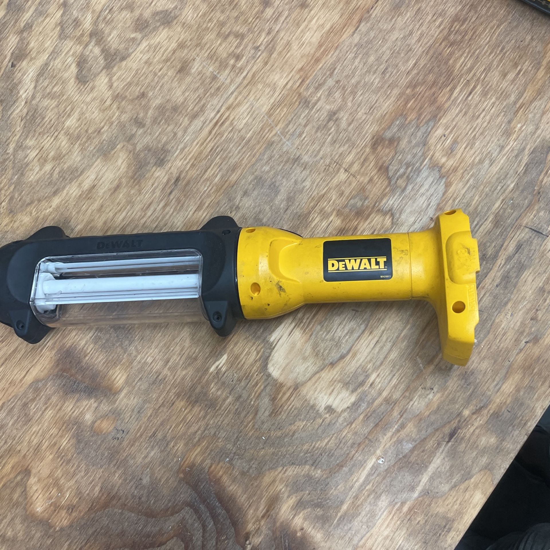 DeWALT 18v Fluorescent Area Light (Tool Only)