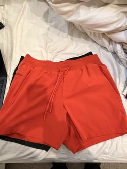 Lululemon liner less 5’ Medium men shorts 