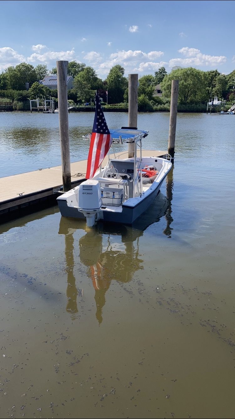 Johnston GT350 21’ foot center Console Fishing Boat