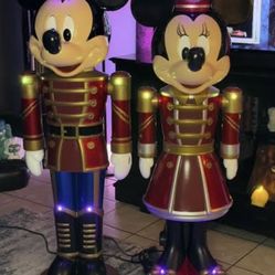Disney Mickey And Minnie Led  5 Ft. Nutcrackers 