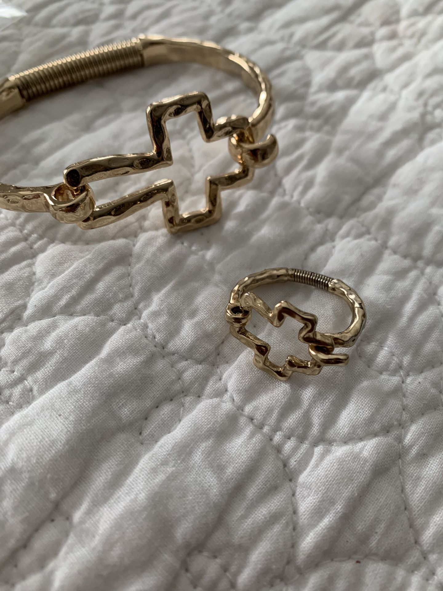 GOLDEN CROSS BRACELET &RING SET
