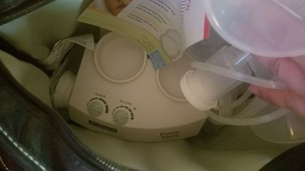 New almeda breast pump with bag