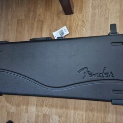 Fender Deluxe Molded Stratocaster/Telecaster Case - Black