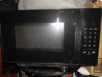 Black Countertop Microwave with Alexa