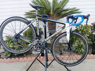 Cannondale super six full carbon roadbike size medium shimano 105 18 speeds like new..
