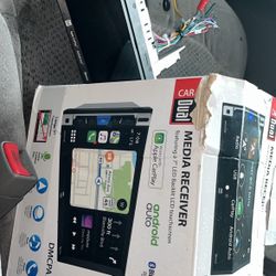 Dual 7" Touchscreen Car Stereo with Certified Apple CarPlay