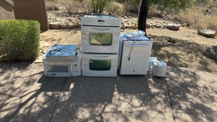 Kitchen appliances. NEED GONE TODAY