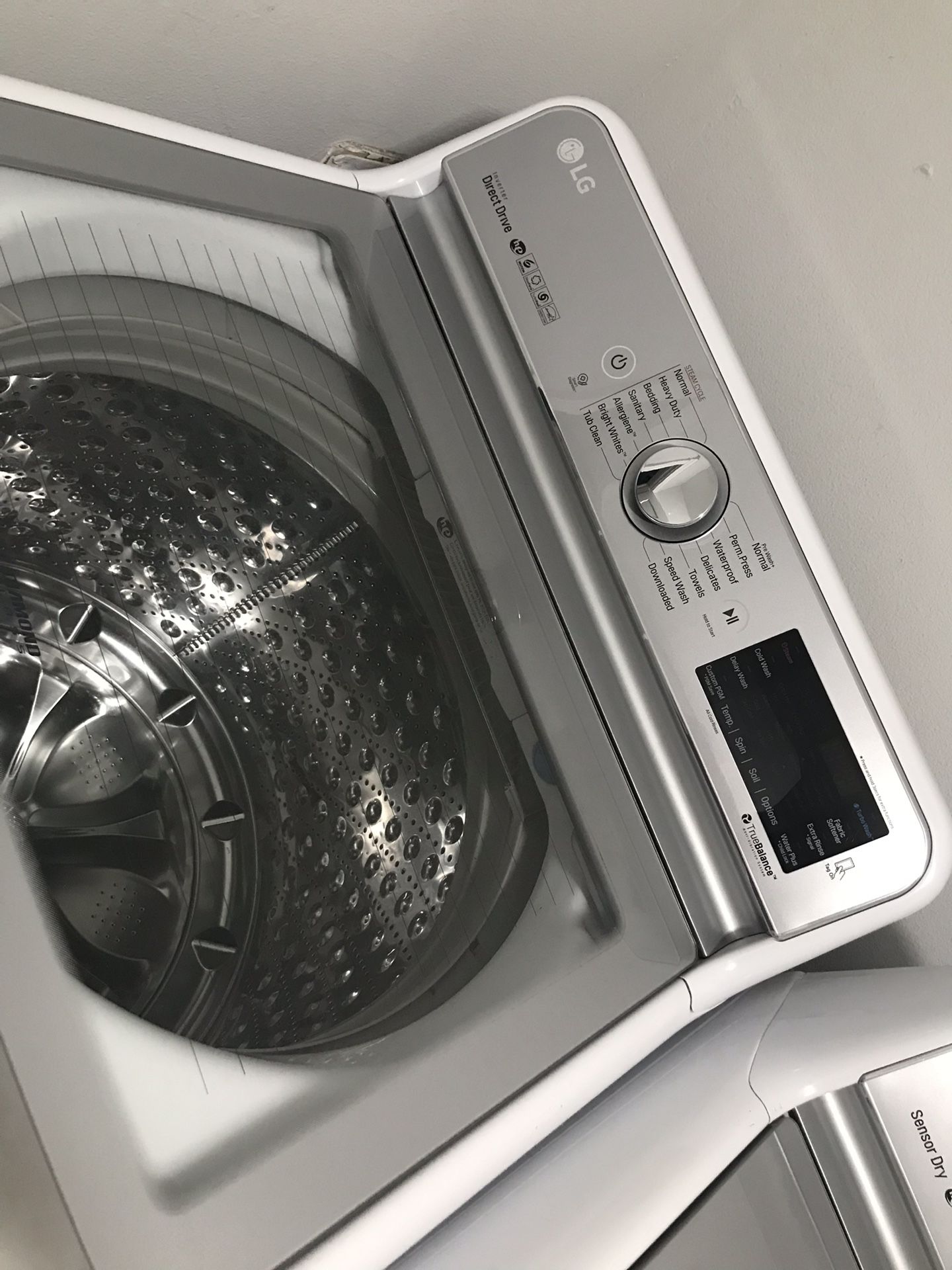 LG Largest Capacity Washer Dryer dlex7700we wt7700hwa for Sale in Puyallup, WA OfferUp