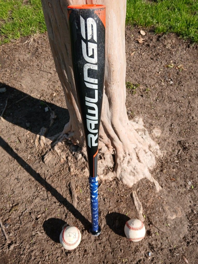 Rawlings "BIG BARRELL " BAT. ( SEE PICS) LOCATED IN GLENDORA CHECK OUT MY PAGE ALOT OF BASEBALL EQUIPMENT FOR SALE "CHEAP "