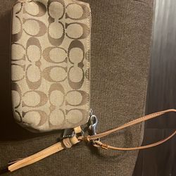 coach wristlet