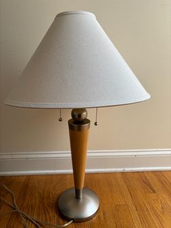 Beautiful 30.5" modern style table lamp originally purchased from Levitz Furniture