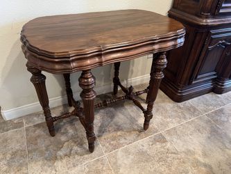 Antique Edwardian-style Walnut Parlor Table