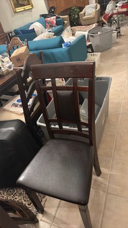 Table chairs (6)