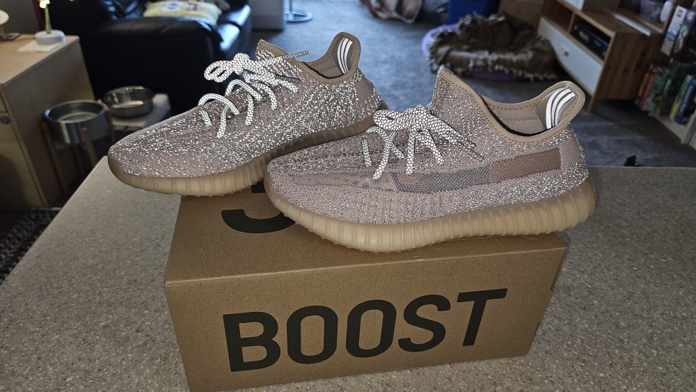 Adidas Yeezy Boost 350v2 - Synth (reflective) Size 8