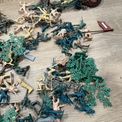 Green Military Figures 