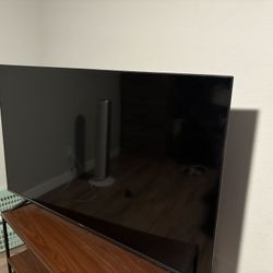58” Roku Hisense TV 
