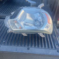 2012-2015 Toyota Tacoma Front Right Headlight OEM