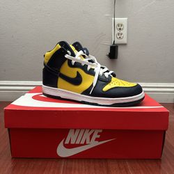 Nike michigan Dunk Highs Size 9.5