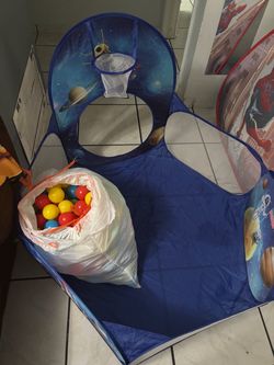 Cute in home play pin with colorful balls