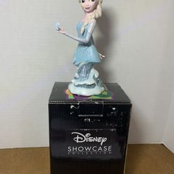 Disney Showcase Elsa Frozen