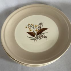 Cunningham & Pickett VOGUE Made in U.S.A. 8 1/4" Pie Bread & Butter Plates (2).  These plates are in excellent used condition. This is a beautiful pat