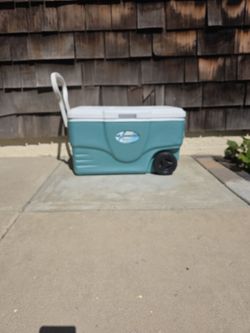 Coleman Rolling  Cooler Clean