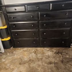 11 DRAWER DRESSER