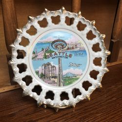 Vintage Laced Edge Seattle Washington Plate
