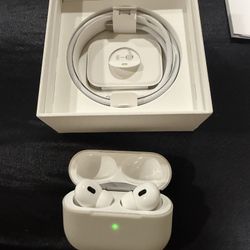 Apple AirPods Pro (2nd Generation) in mint condition