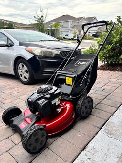 New Toro Recycler 21-in Gas Self-propelled lawn mower with 140-cc Briggs and Stratton Engine