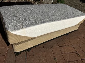 TWIN XL BED SET W/ BED FRAME