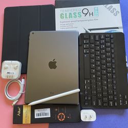 Apple IPad 8th Generation (10.2” Retina /Latest IOS 18/ 2020 model) 32GB with stylus pen, keyboard & Accessories 