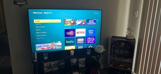 58’ INCH HISENSE ROKU TV